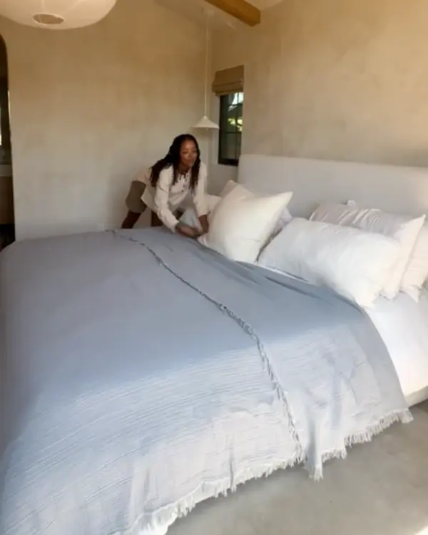 Alternative view of Lara Light Grey - PARTY BLANKET - Queen | Sand Cloud